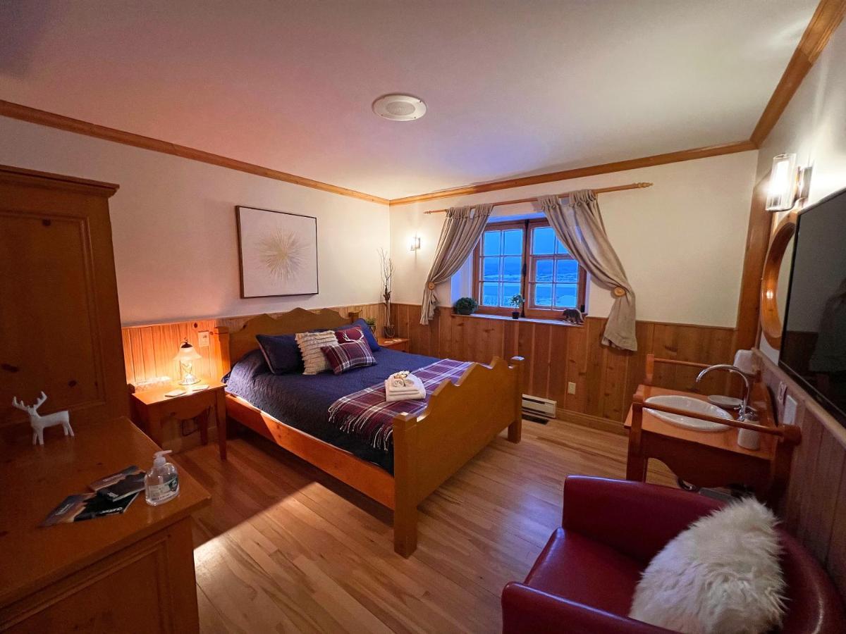 Auberge Au Poste De Traite Sainte-Famille Zewnętrze zdjęcie