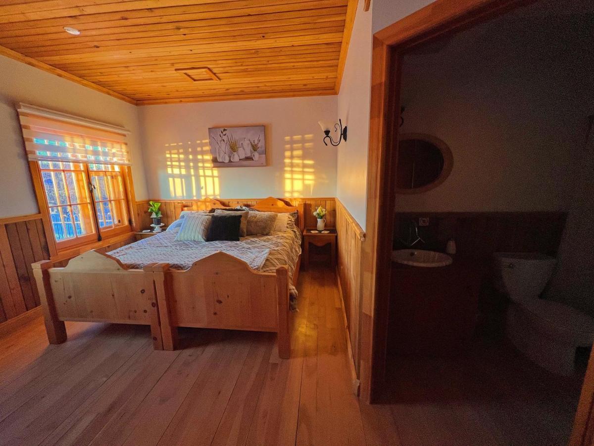 Auberge Au Poste De Traite Sainte-Famille Zewnętrze zdjęcie