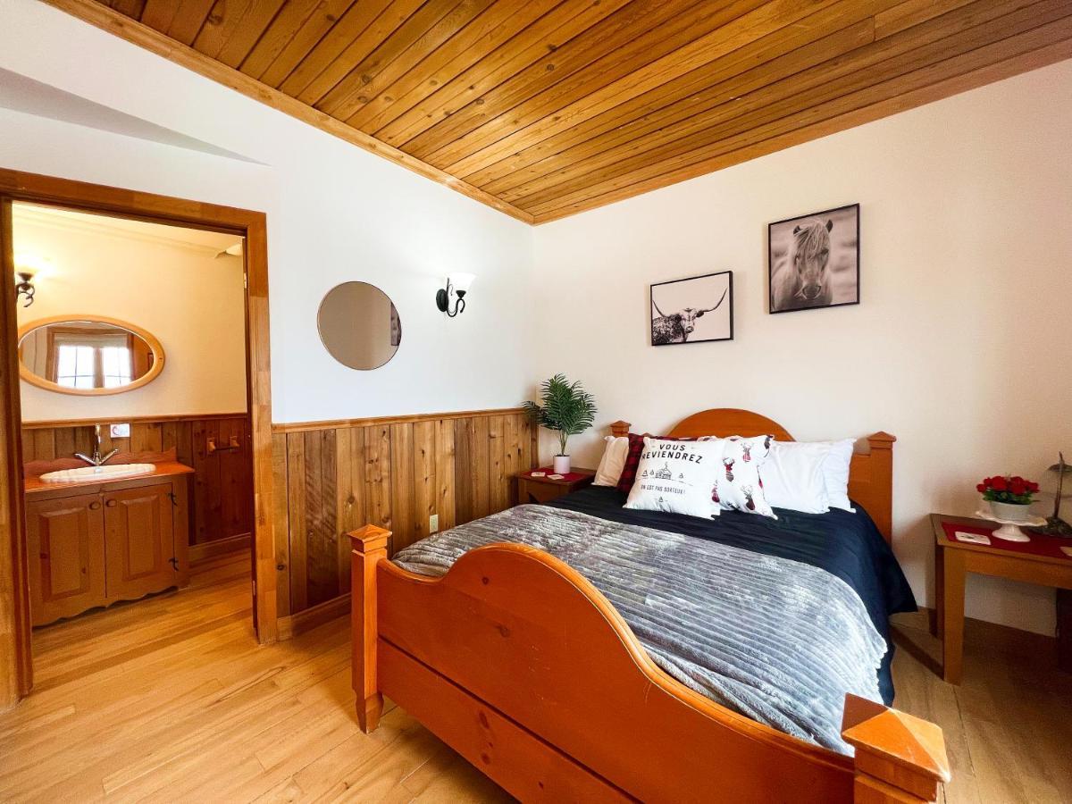 Auberge Au Poste De Traite Sainte-Famille Zewnętrze zdjęcie