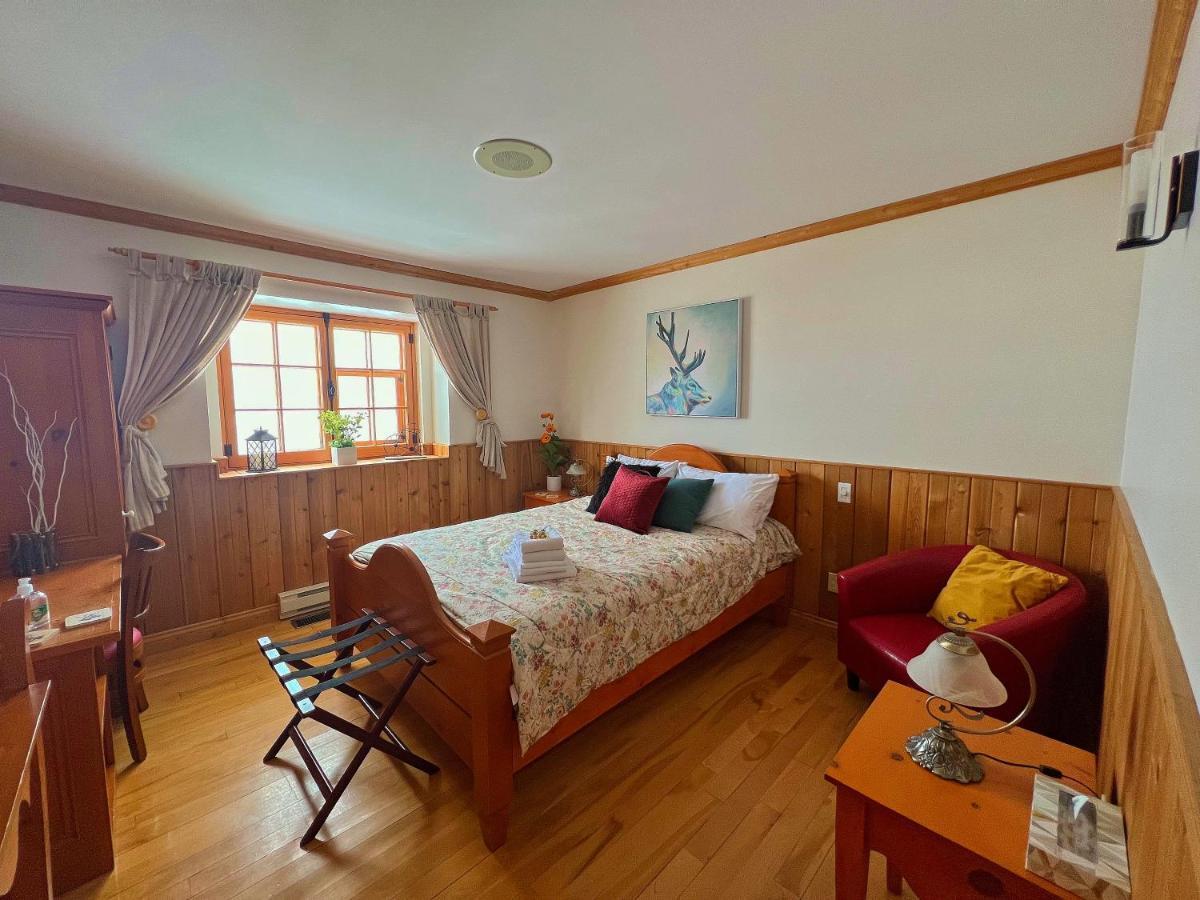 Auberge Au Poste De Traite Sainte-Famille Zewnętrze zdjęcie